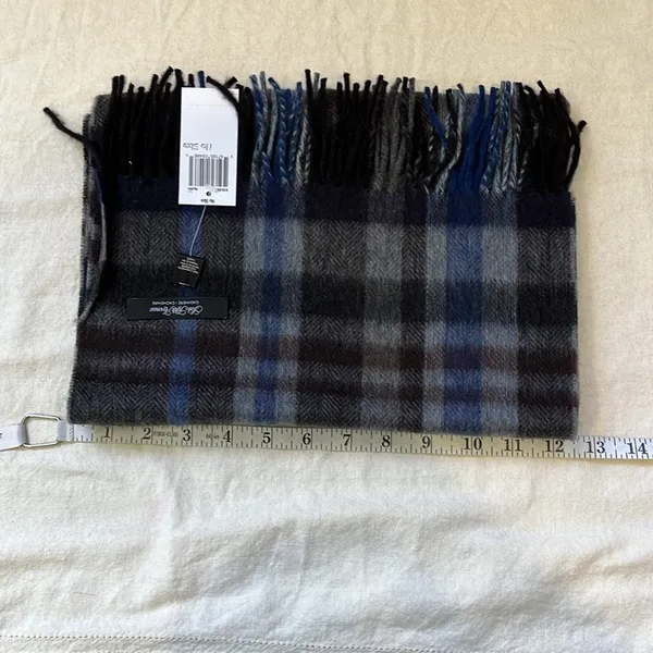NWT Saks Fifth Avenue Cashmere Scarf - Image 5