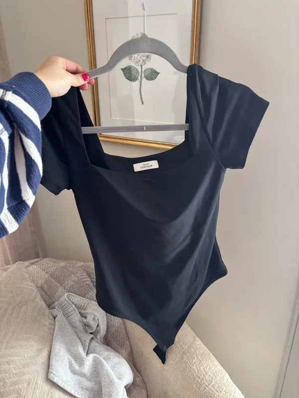 Aritzia Contour Bodysuit Square Neck Short Sleeve - Image 2