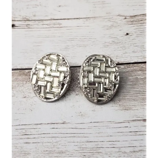 Vintage Clip On Earrings - Oval Unusual Clear Gem Pattern - Image 2