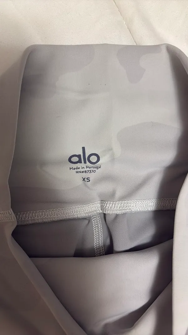 Alo Yoga Leggings - Image 3