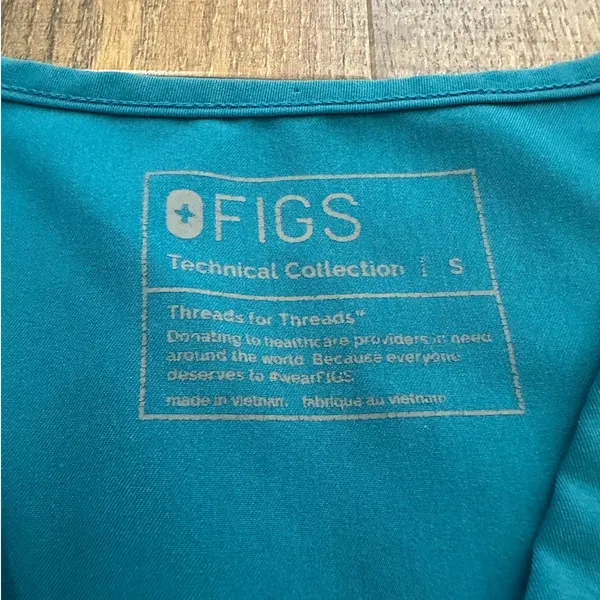 Figs Pacific Blue Casma Three-Pocket Scrub Top Size Small - Image 3