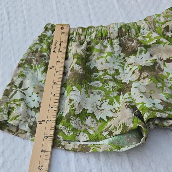 Patagonia Women's Green Floral Athletic Shorts - Image 4