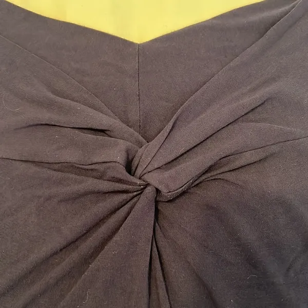 Tommy Bahama szS on or off shoulder twist front dark blue knit top EUC - Image 3