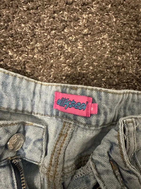 Edikted Low-Rise Jeans - Image 2