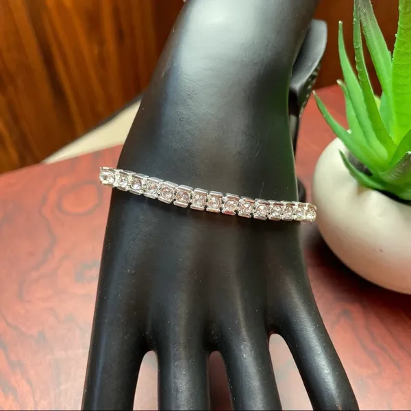 Faceted rhinestone silver tone bracelet - Image 7