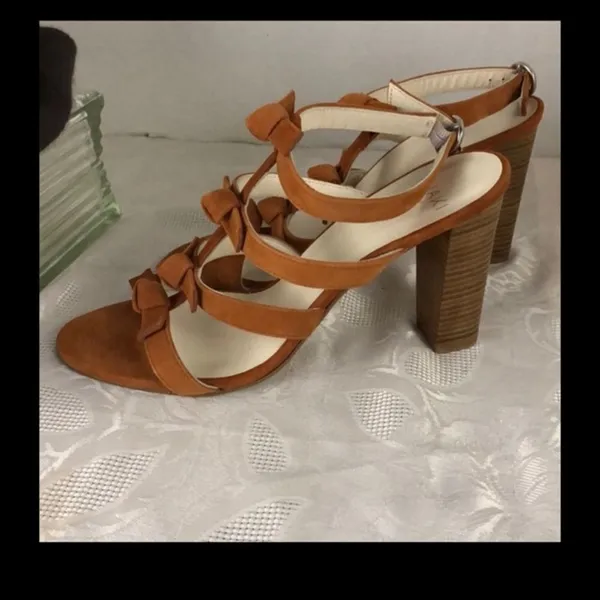 Anaki size 9.5 Paris tawny brown ankle strap heels - Image 2