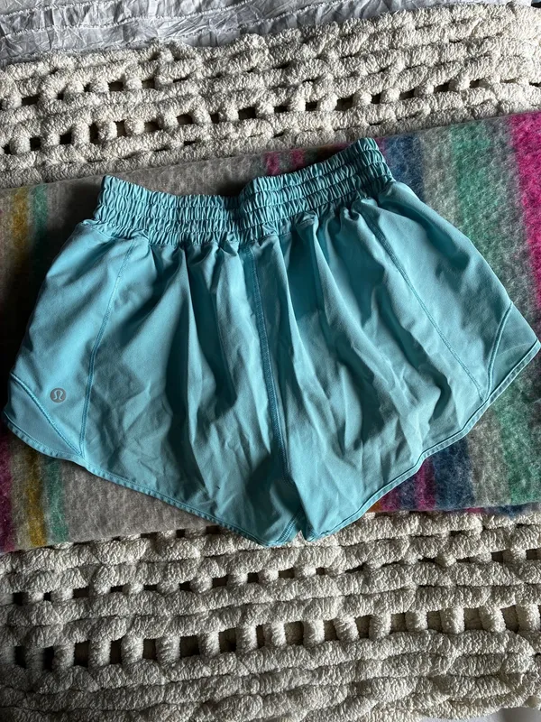 Lululemon Shorts Hot Hot - Image 3