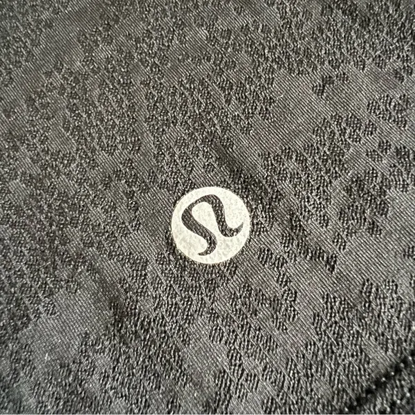 Women’s Lululemon Athletica Black Sleeveless Muscle Tank Crop Top Workout Gym - Image 4