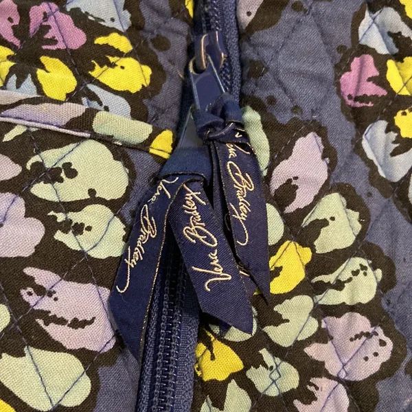 Vera Bradley Big Backpack outside condition excellent but inside have one rip - Image 2
