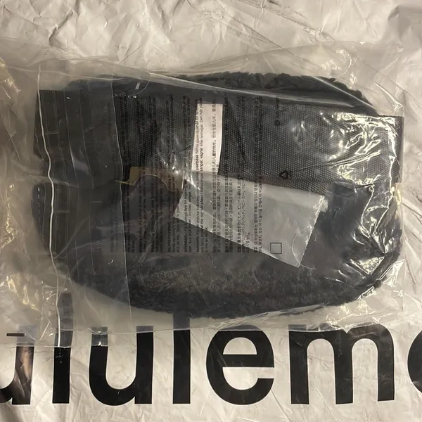 NWT Lululemon Everywhere Fleeced Belt Bag Black - Image 10
