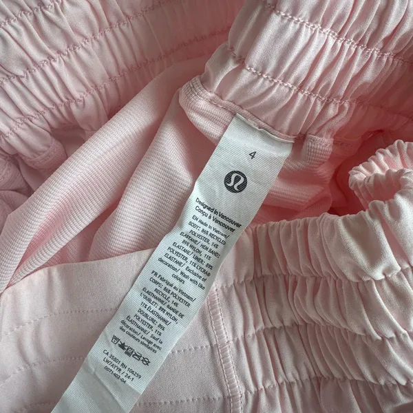 Lululemon Hotty Hot High-Rise Lined Short 2.5" Strawberry Milkshake - Image 4
