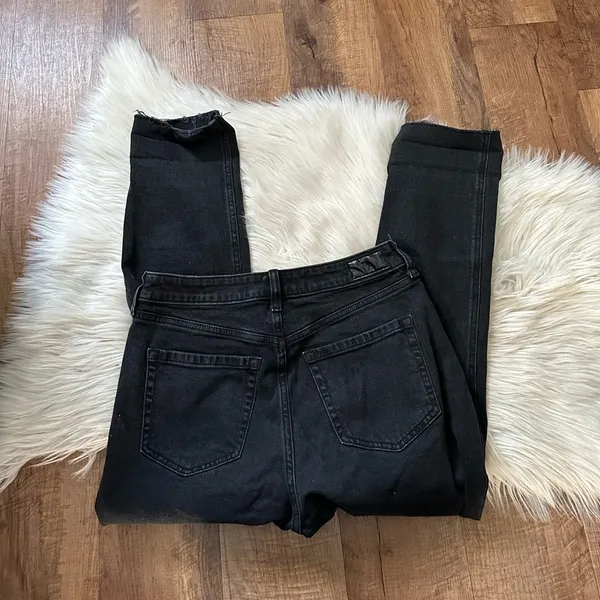 HOLLISTER Curvy Ultra High Rise Black Distressed Mom Jeans - Image 6