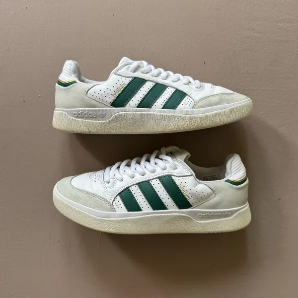 Adidas Tyshawn Low Sneakers - Image 4