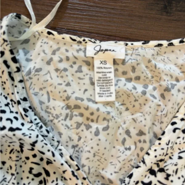 NWT black and white wrapped blouse Size XS - Image 3