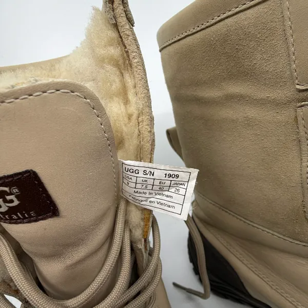 UGG Adirondack II Beige Leather Shearling Boot Size 9 - Image 6