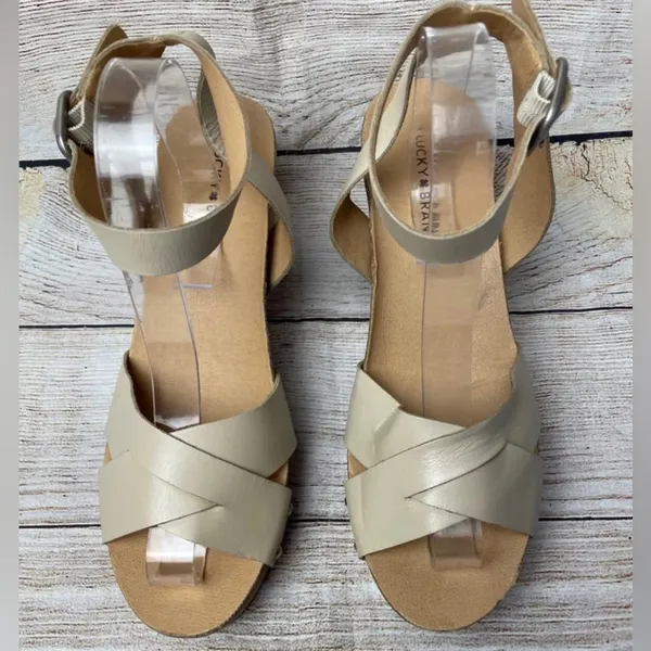 Lucky Brand Hadilla Women’s Tan Leather Platform Sandal With Studs Size 10M - Image 2