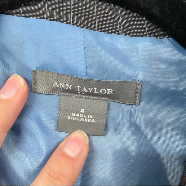 Ann Taylor Grey Pinstripe Women Blazer Jacket 4 Button Down Dark Academia Preppy - Image 4