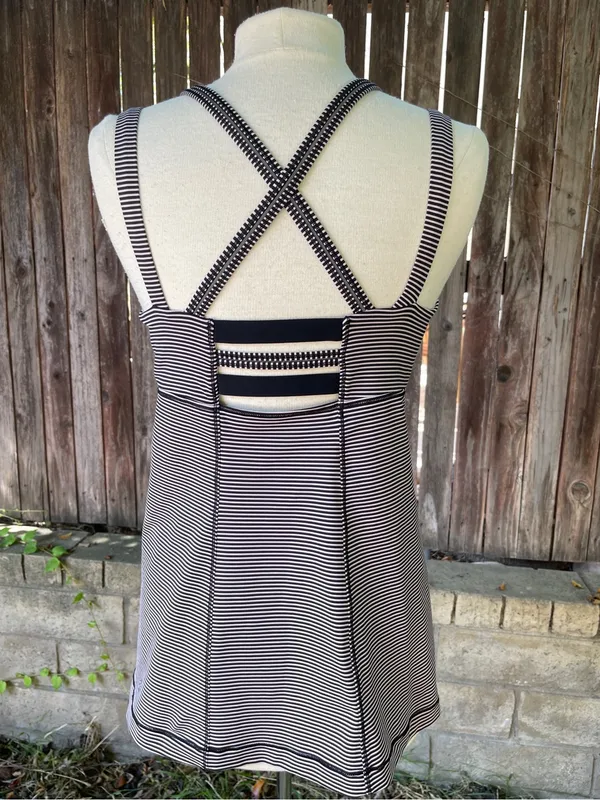 Lululemon Happy Strappy Tank Stripped yoga Pilates training activewear outdoor - Image 4