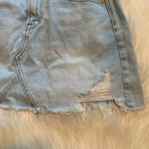 American Eagle Women's Size 2 Denim Mini Skirt Cut Off Light Wash Distressed - Image 4