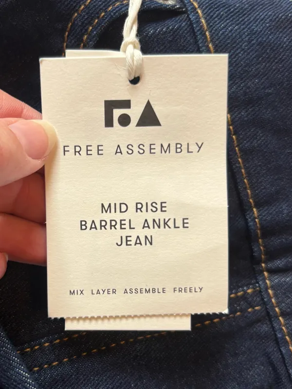 NWT Free Assembly Mid Rise Barrel Ankle Jeans sz 2 - Image 5