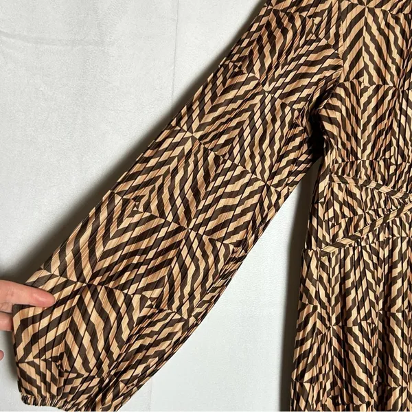 Zara Brown & Tan Zigzag Stripe Geometric Long Sleeve Crinkle Mini Dress‎ Medium - Image 4