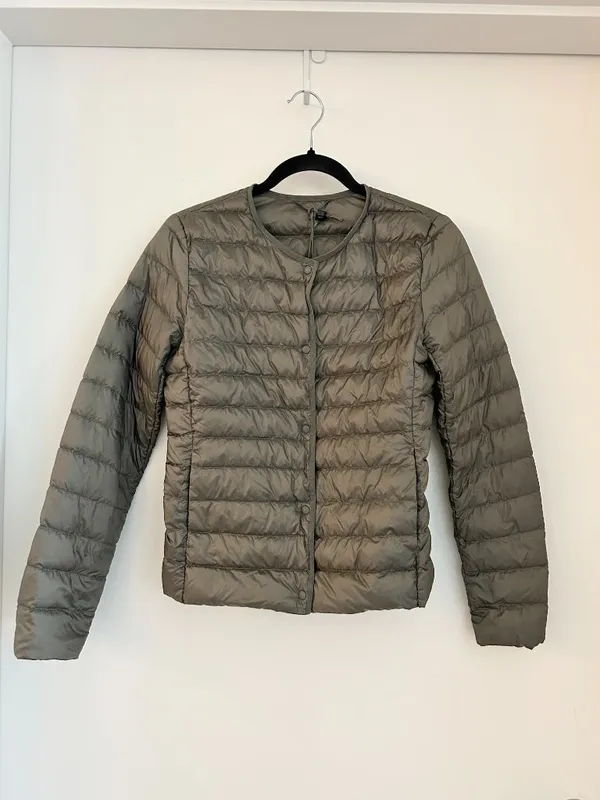 Uniqlo Women's Ultra Light Down Compact Packable Puffer Jacket in Green Gray S - Image 2
