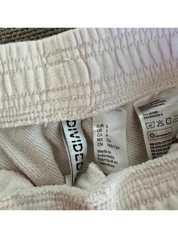 H&M Baggy Sweat Shorts - Image 3