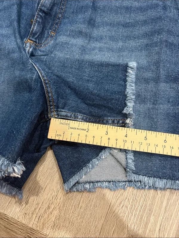 Lee Women's High Rise Cut Off Jean Shorts 4 Inch Inseam Size 14 Stretch - Image 4