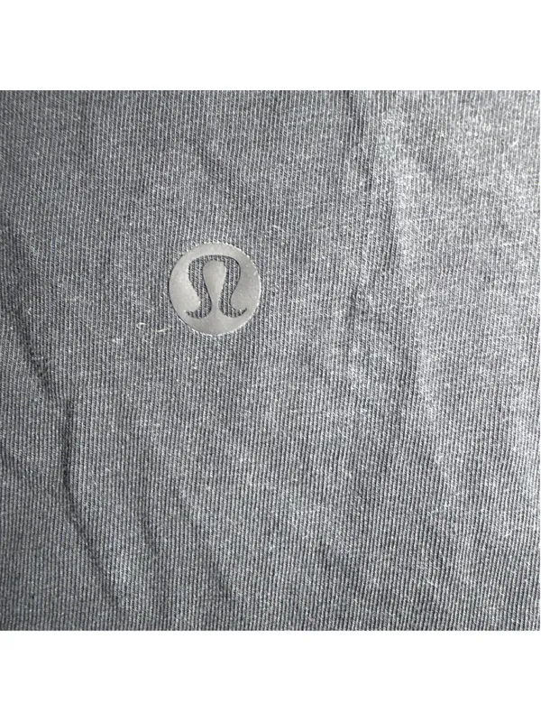 Lululemon Short Sleeve V-Neck Tee in Black Sz 8/10 PTP 18” - Image 3