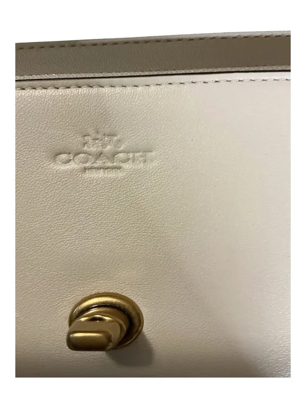 Coach Linear Quilted Leather Turnlock Crossbody Wallet in Chalk / Cream - Image 6