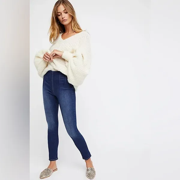 Free People - Denim Elastic Waist Jeans - brand new condition! 👖 - Image 2