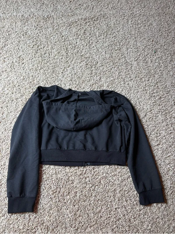 SheIn Black Zip-Up Cropped Hoodie - Image 3