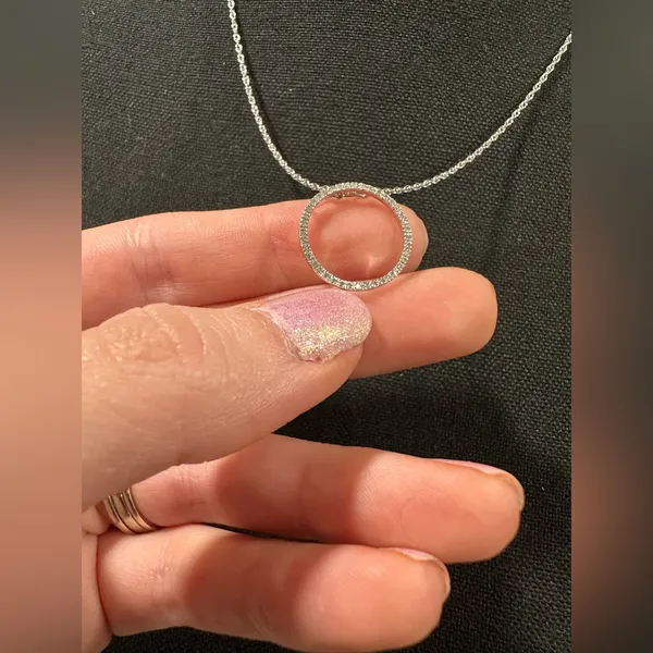Elegant Silver Circle Pendant Necklace - Image 2