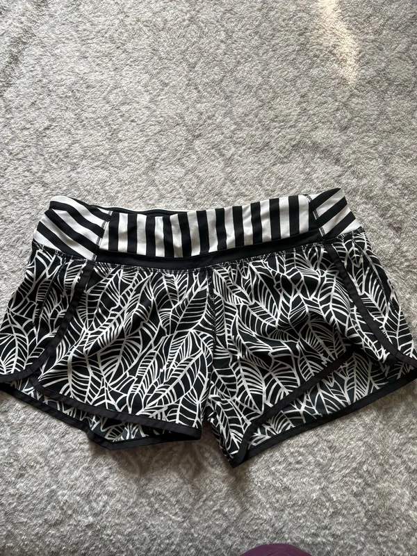 Lululemon Shorts Speed Up - Image 2