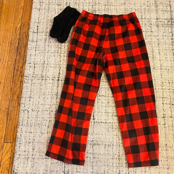 •Plaid fleece sleep pants and fleece socks bundle• Size XL - Image 4
