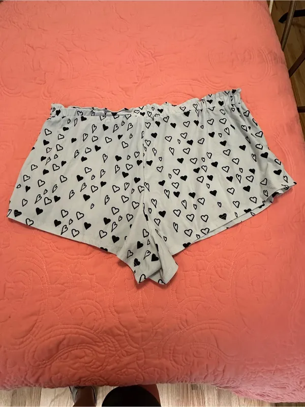 Riders By Lee Las Vegas Raiders Heart Print Lounge Set – Long Sleeve Top & Shorts - Image 3