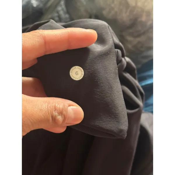 Lululemon‎ Women's Jogger Pants On The Fly Luxtreme Black Size 6 - Image 4