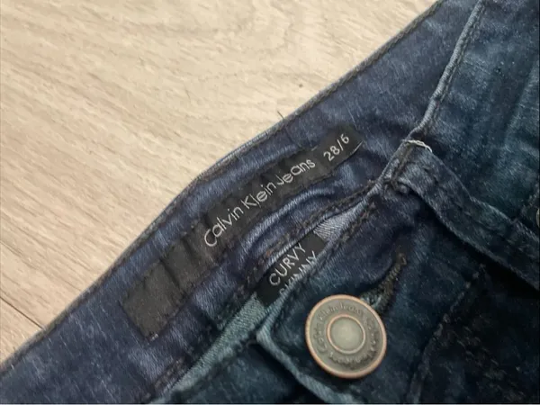Calvin Klein Jeans Women's Dark Blue Straight-Leg Jeans - Image 2