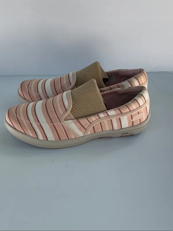 Skechers Slip-On Striped Sneakers in Pink and Cream - Image 4