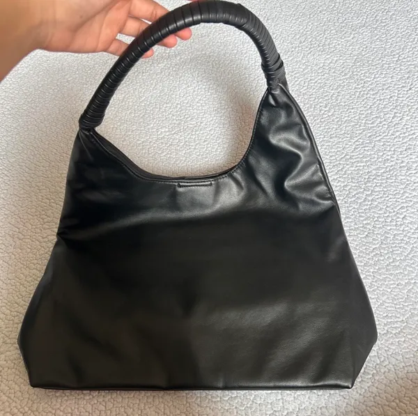 Forever 21 Black faux leather hobo bag with structured design and minimalist style - Image 2