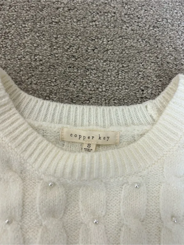 Pearl Cable Knit Short Sleeve Sweater Cream Size small - Image 2