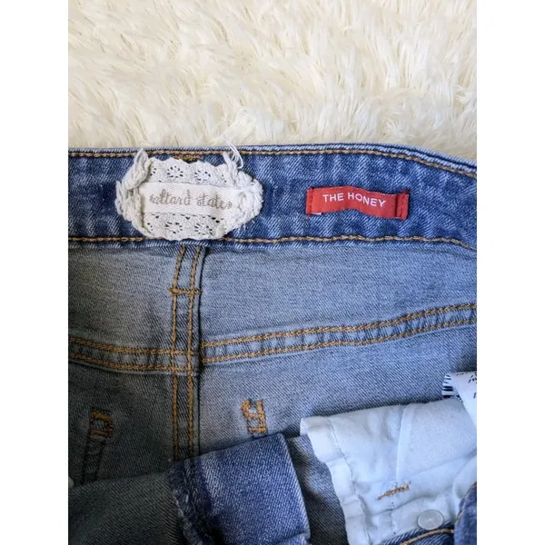 Altar'd State Shorts Womens 3/26 Blue Denim Distressed Pockets Cuffed Cut Off - Image 4