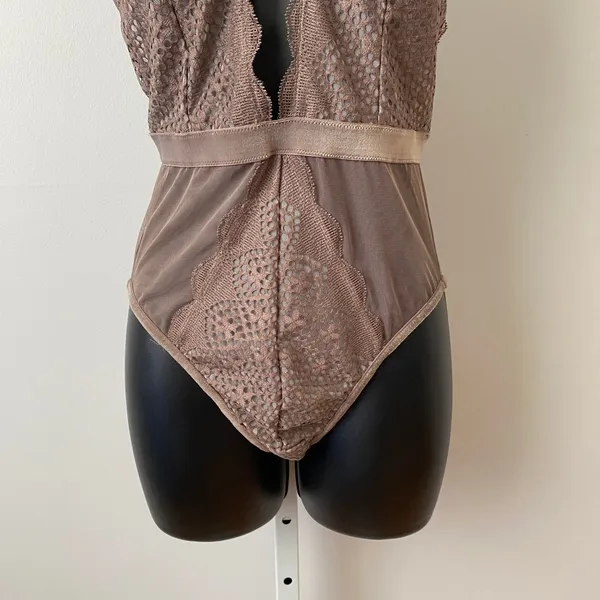 Victoria's Secret Small Mauve Lace Bodysuit Plunge Mesh Strappy Teddy Lingerie‎ - Image 3