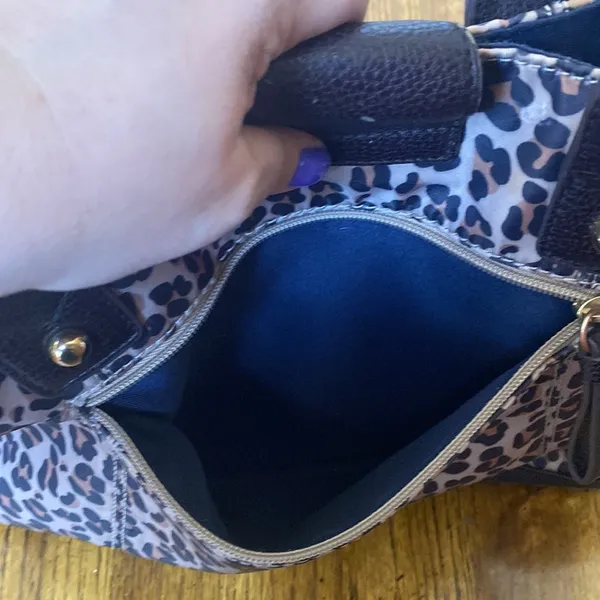 Used Tommy Hilfiger purse - Image 10