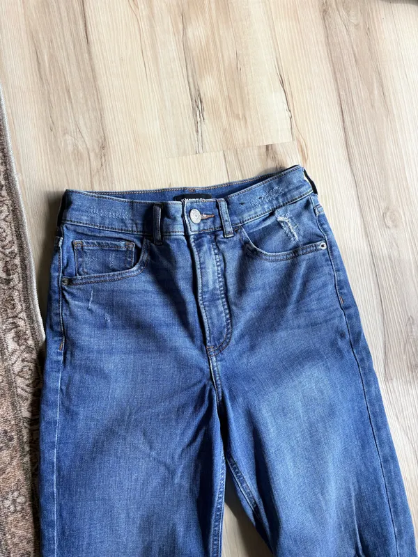 Express High-Rise Mom Jeans - Image 4