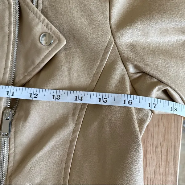 Cali 1850 Women’s Size S Faux Leather Biker Jacket With Zippers NWOT - Image 10