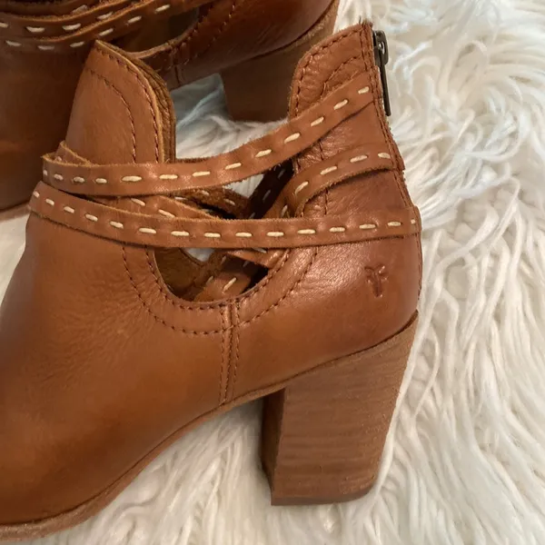 FRYE Bootie’s size 9 color tan/ brown see all photos of the boots - Image 3