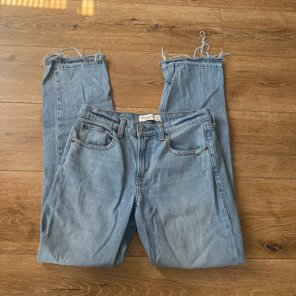 Abercrombie 90s Mid-Rise Straight Jeans - Image 3