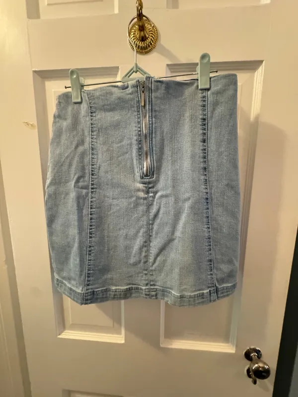 Harper Heritage Light Wash High-Rise Denim Skirt - Image 3