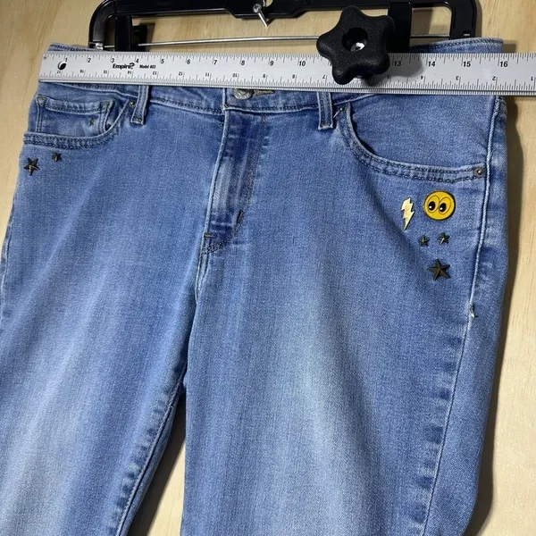 Levis 711 Skinny Embellished‎ Jeans Vintage Soft Blue Wash Star Eyes Zip Fly 31 - Image 4